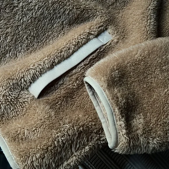 J. crew camel tan Sherpa half zip pullover fleece with neon green zipper - Picture 4 of 11